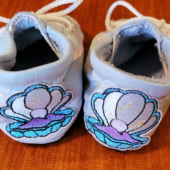 Melted Soles Handmade Sea Shell Moccasins - Picture 6 of 8